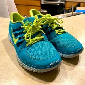 womens nike 5.0 green/blue athletic Running shoes